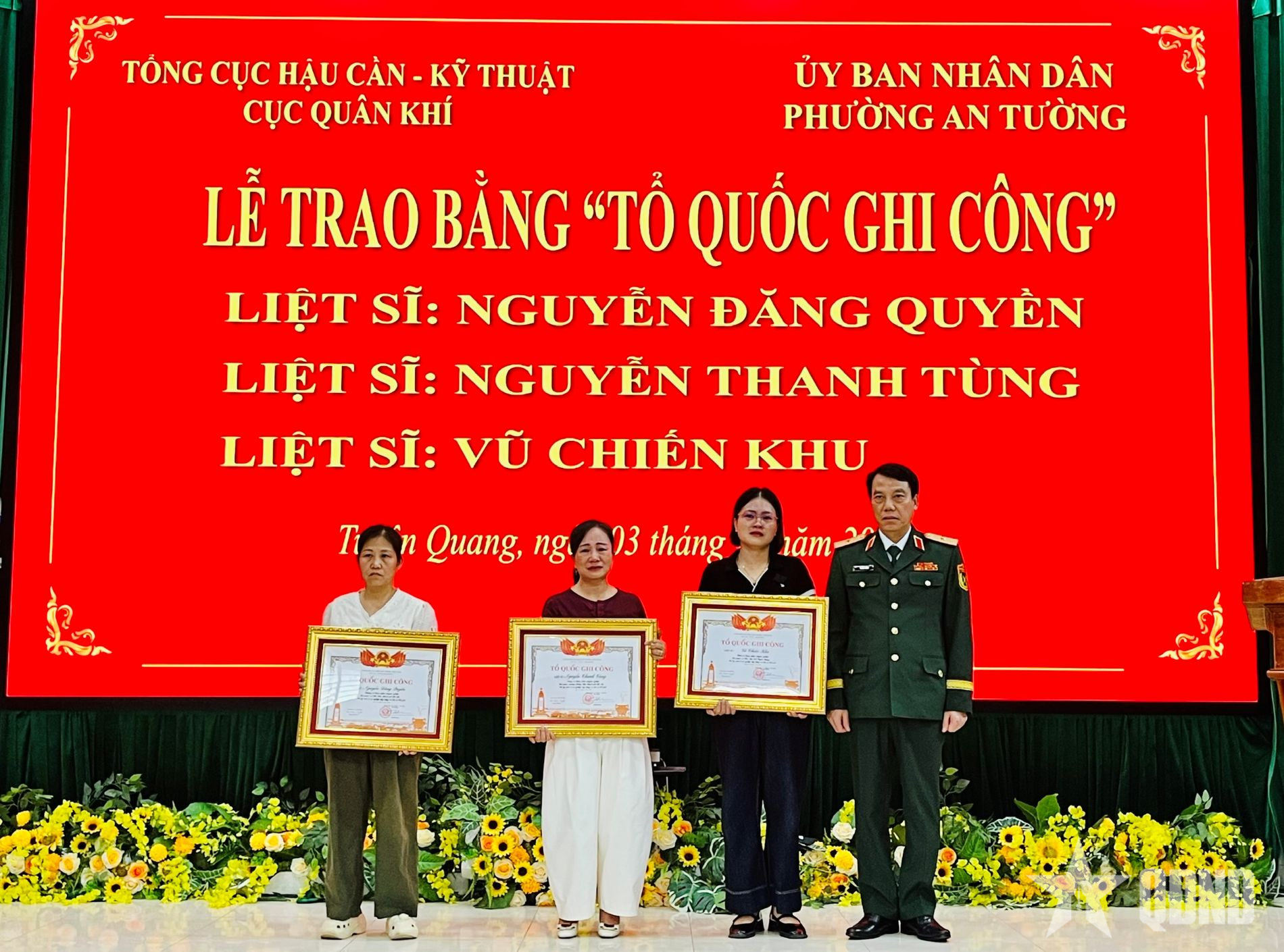 Trao bằng “Tổ quốc ghi công” đến thân nhân liệt sĩ